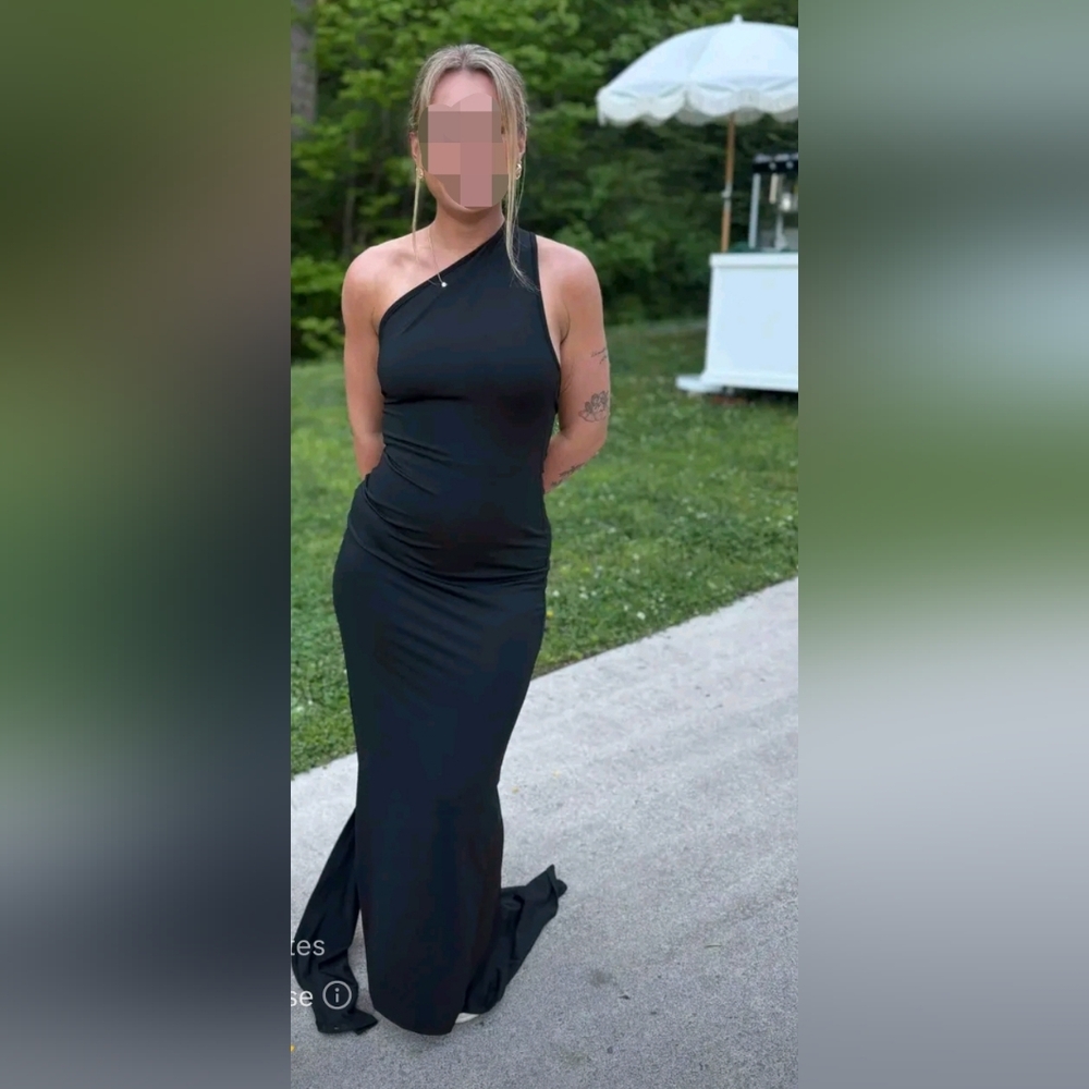 Elegant Black One-Shoulder Dress